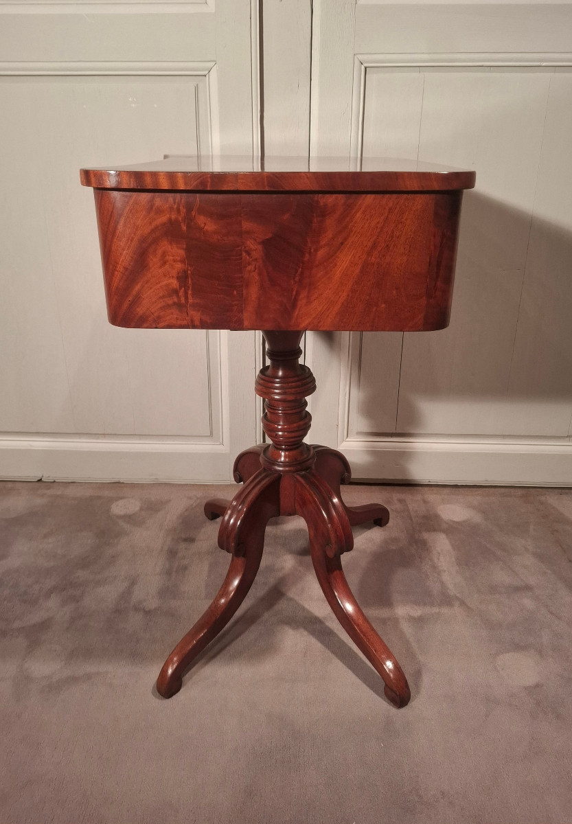 Travailleuse en acajou d’époque milieu du XIXème siècle.-photo-2