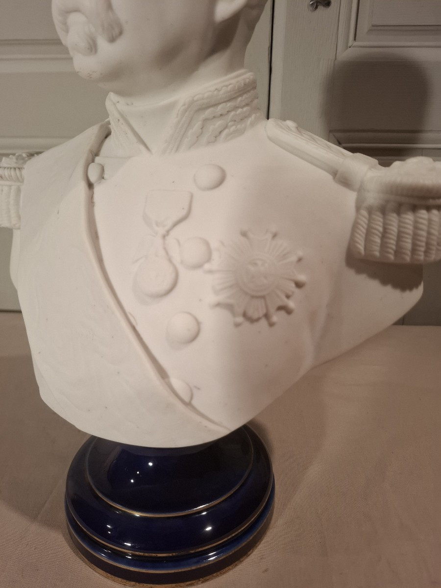 Sèvres buste en biscuit de Patrice de Mac Mahon, signé « Forgeot 1874 », époque fin du XIXème .-photo-2