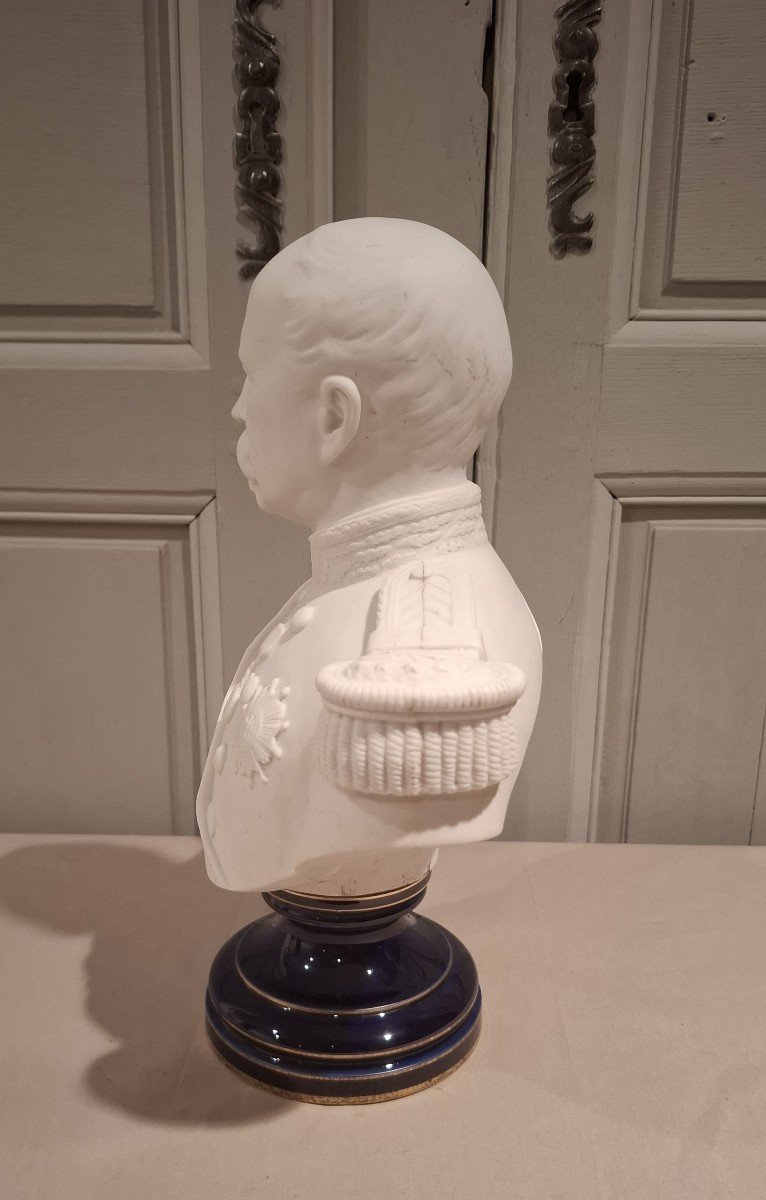 Sèvres buste en biscuit de Patrice de Mac Mahon, signé « Forgeot 1874 », époque fin du XIXème .-photo-4