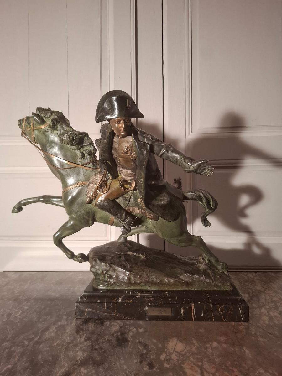 Grande sculpture de Napoléon Ier à cheval, d’époque XIXème siècle, signé R. Nannini.