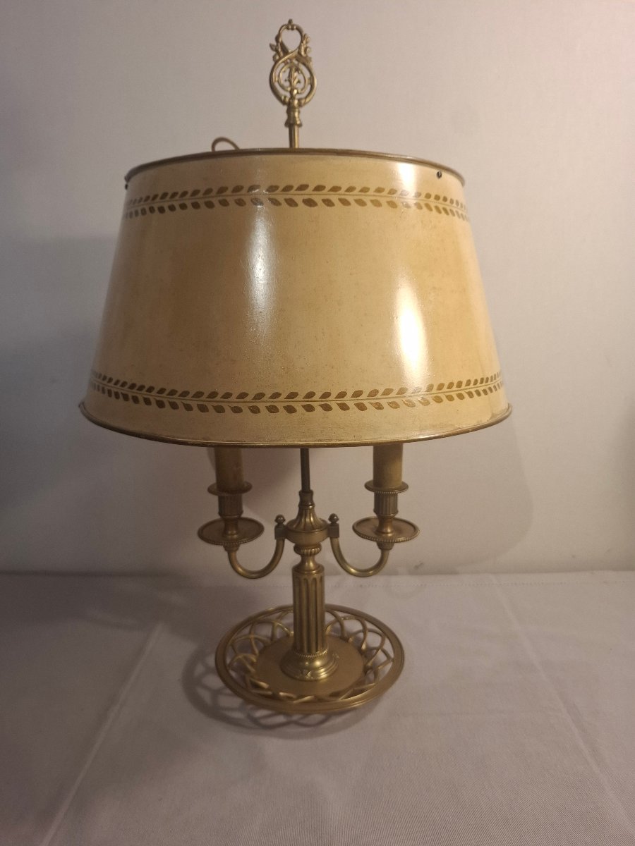 Lampe bouillotte en bronze à deux lumières de style Louis XVI