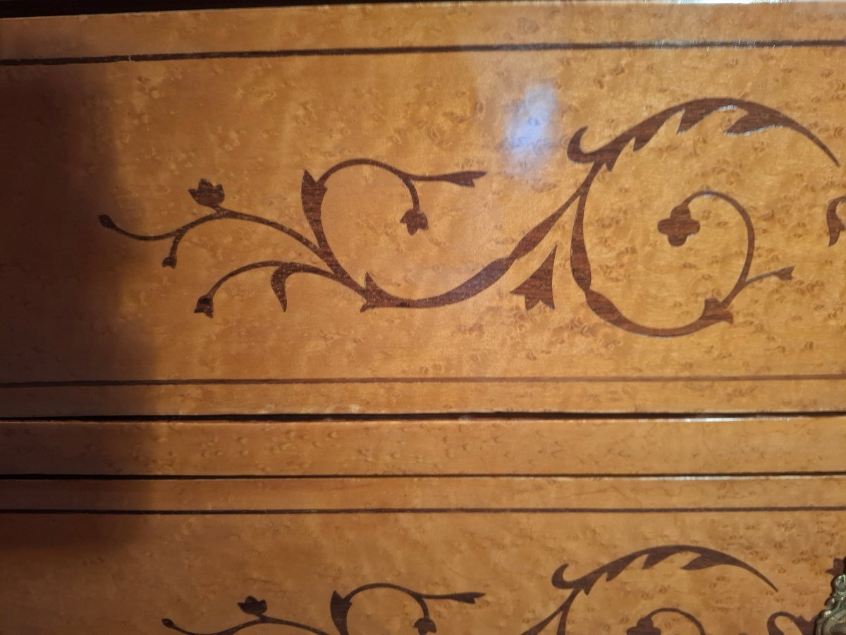 A Charles X-era Chest Of Drawers Made Of Mottled Maple And Amaranth.-photo-3