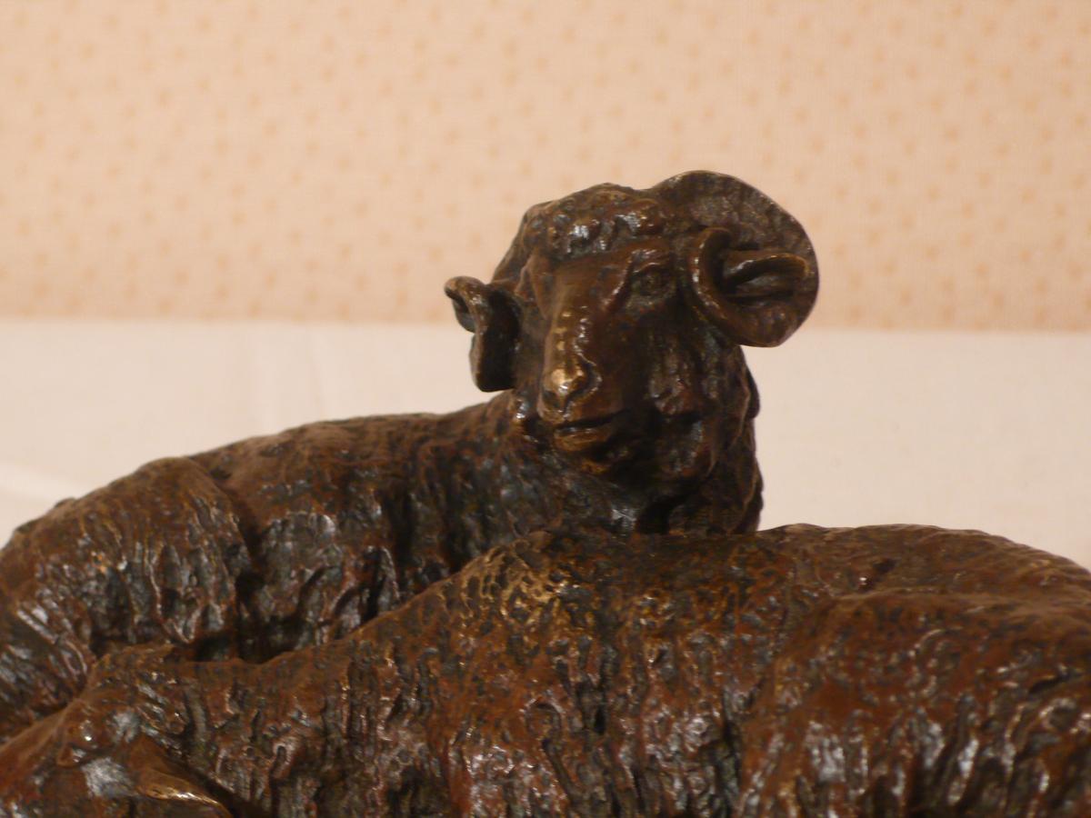 Bronze Representative Sheep Signed Guci.-photo-4