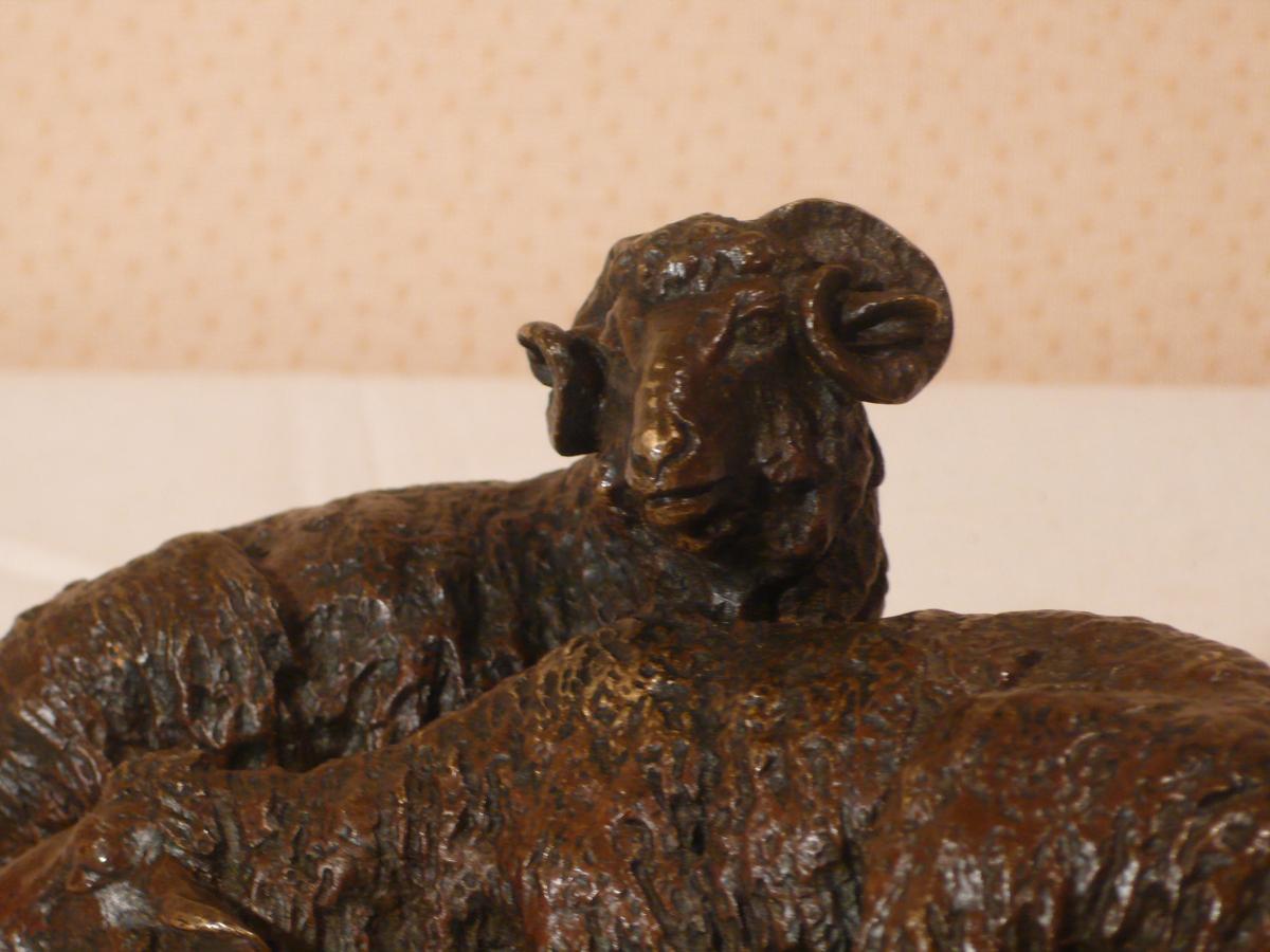 Un Bronze Représentant Des Moutons Signé Guci.-photo-4