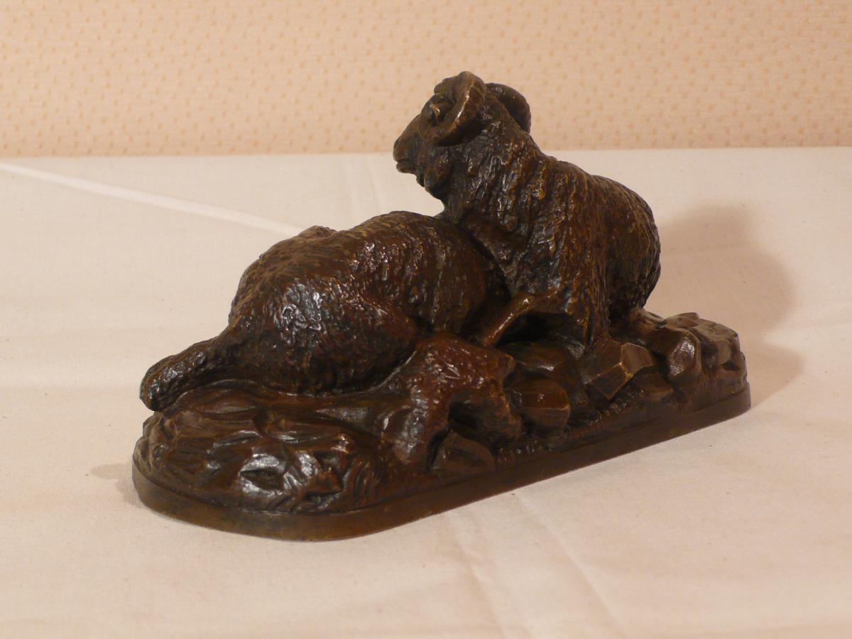 Un Bronze Représentant Des Moutons Signé Guci.-photo-3