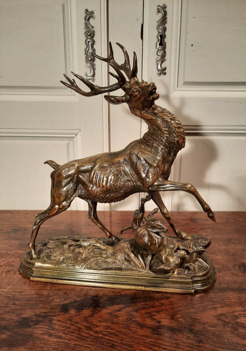 Sculpture En Bronze Représentant Un Cerf Et Un Chien, Signé Delabrierre.