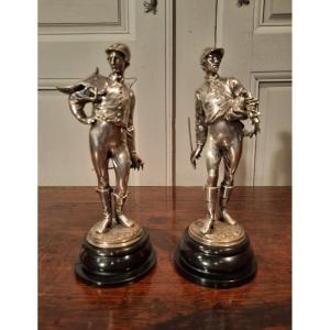 Deux Sculptures En Bronze Argenté Représentant Des Jockeys. Signé Lalouette.