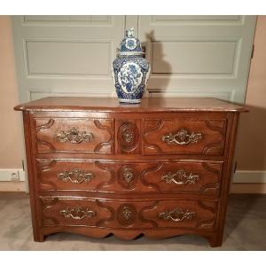 Commode Parisienne De L’ile-de-france En Noyer D’époque XVIIIème Siècle Estampillée C. Lebesgue