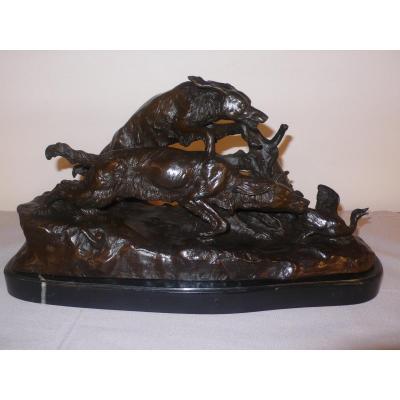 Bronze Représentant Deux Chiens De Chasse Et Un Canard.