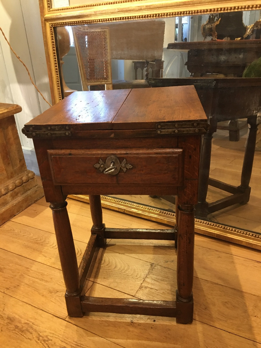 Petite table de couvent 17eme