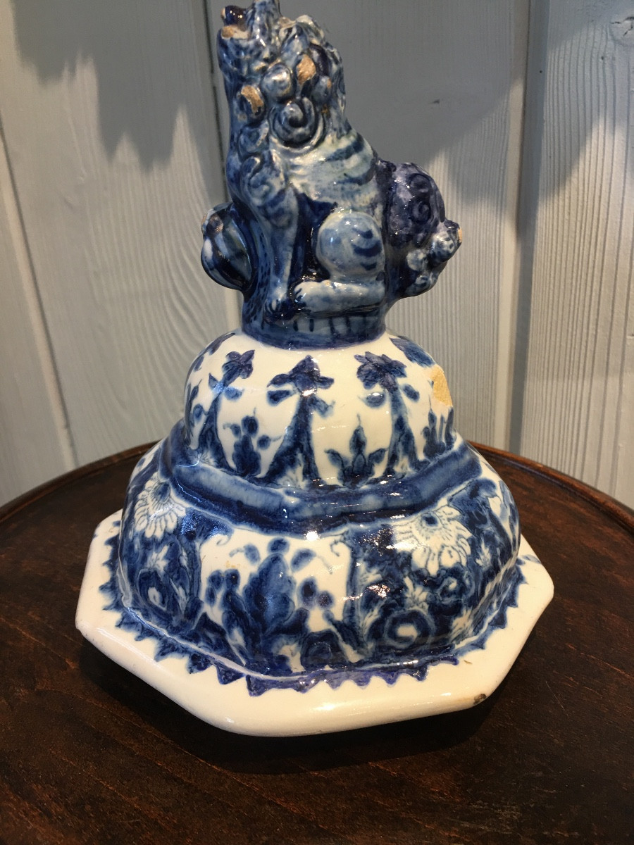 Delftware Pot Lid, Early 18th Century