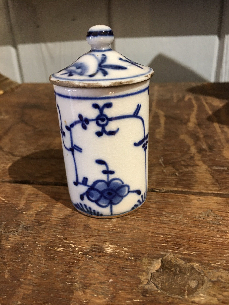 Pot à fard porcelaine époque 18 eme