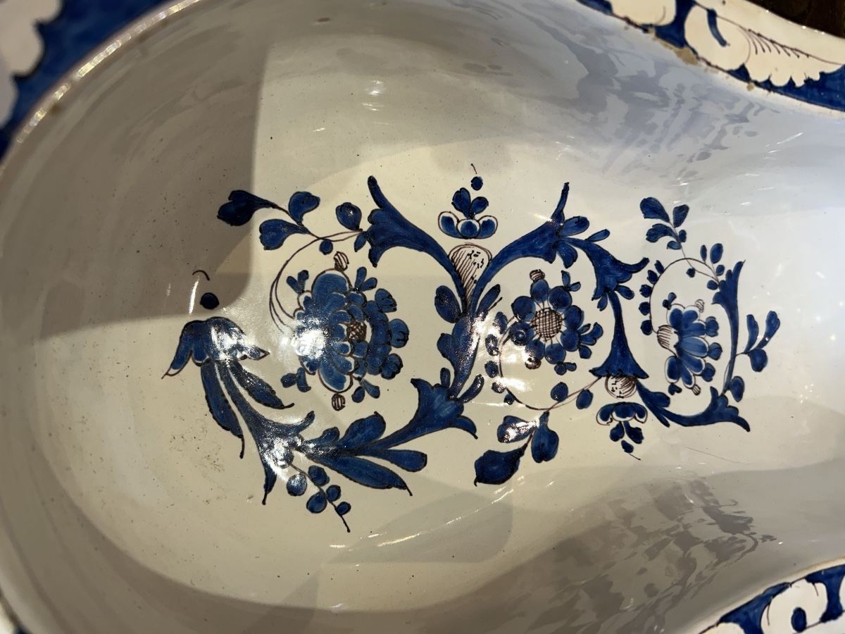 18th-century Nevers Earthenware Bidet-photo-2