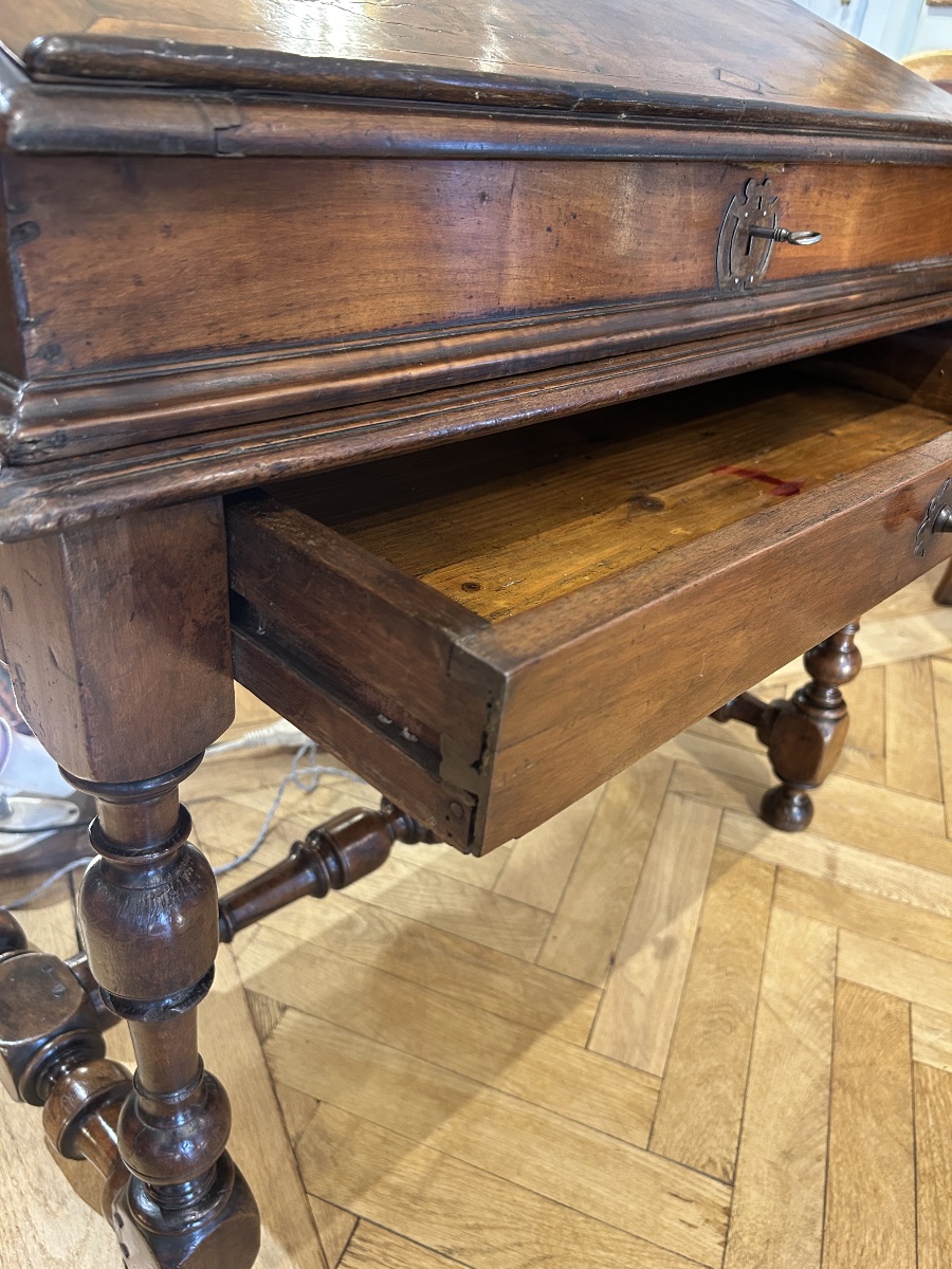Bureau de voyage noyer epoque XVIIeme-photo-2