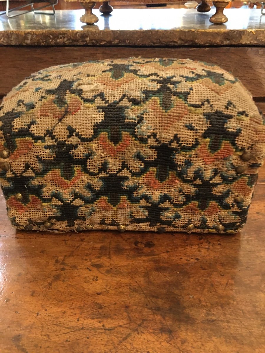 Wooden Box And Tapestry Period XVII Eme-photo-4