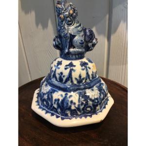 Delftware Pot Lid, Early 18th Century