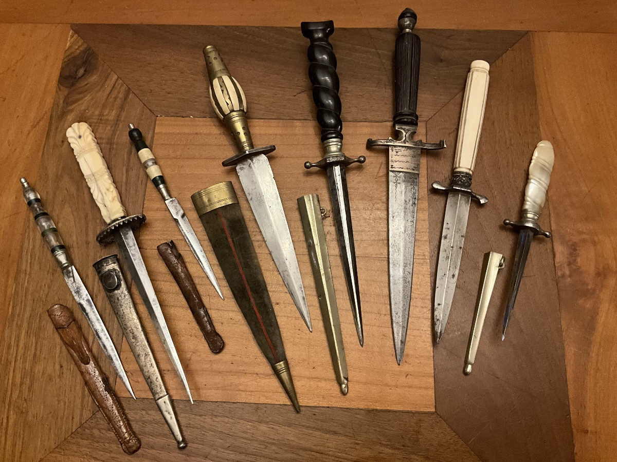Un lot de 8 dagues divers , dagues de vertu ou pique couilles , dague espagnole , stylet , etc.-photo-3