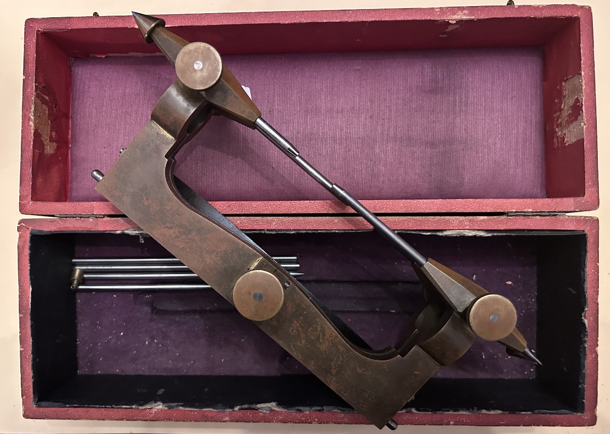 Large Gear Compass. Antique Watchmaker's Tool.-photo-2