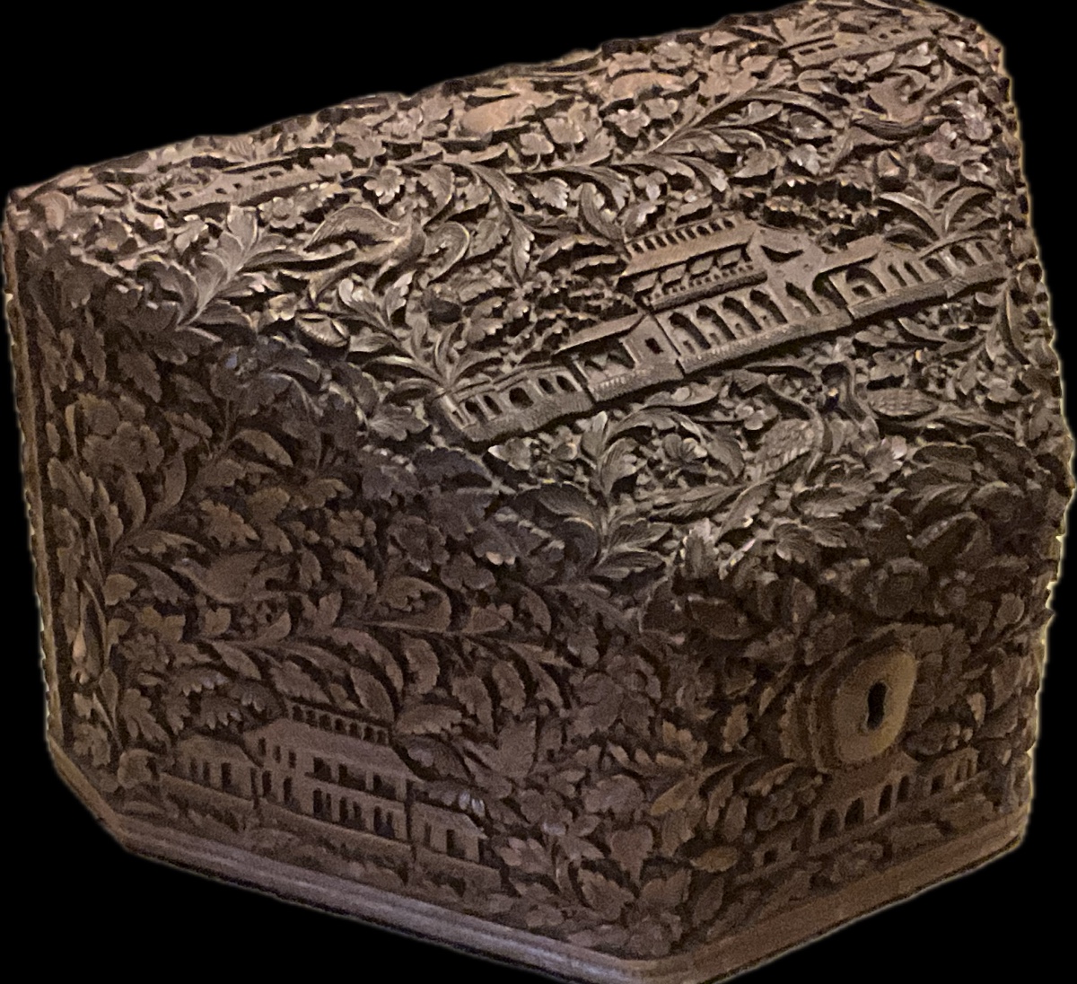 Boîte à lettres Anglo-Indienne  , bois de santal sculpté . XIXe siècle 