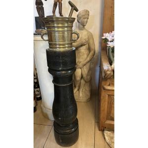Gros mortier apothiquaire en bronze sur son socle d’origine , 1794