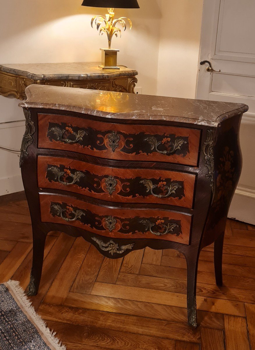 Commode Galbée En Marqueterie 