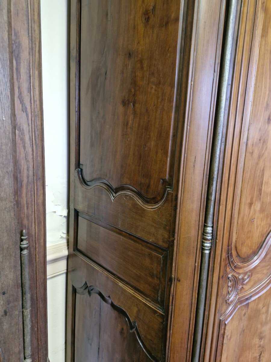 Curved Rhone Valley Wardrobe, 18th Century-photo-3