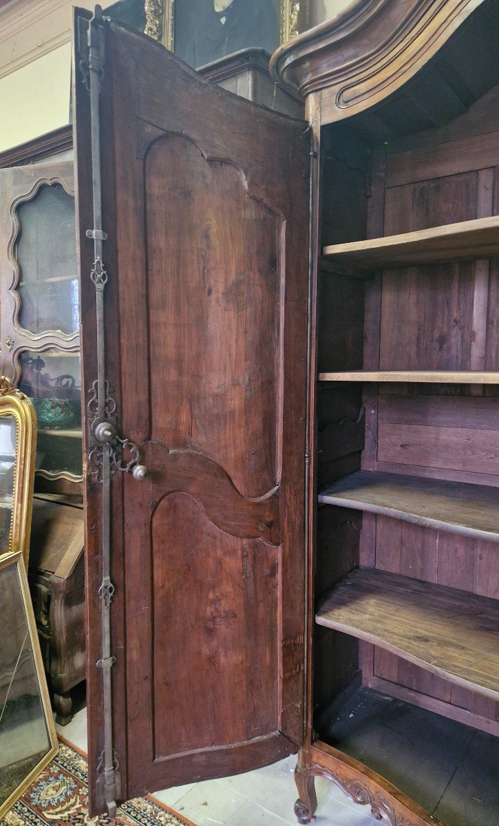 Curved Rhone Valley Wardrobe, 18th Century-photo-6