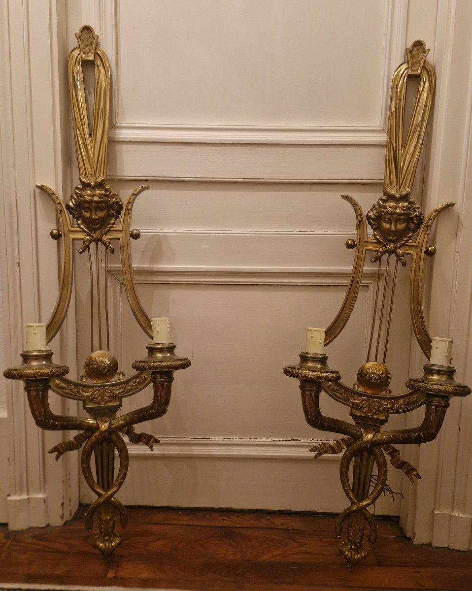 Paire d'appliques de château en bronze