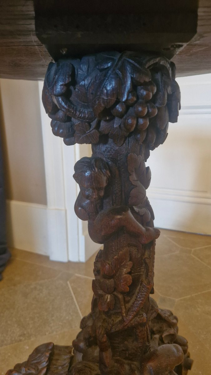 A Carved Wooden Side Table In The Renaissance Style, Decorated With Cherubs. -photo-3