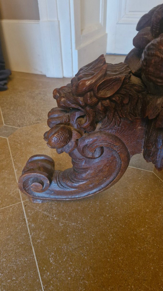 A Carved Wooden Side Table In The Renaissance Style, Decorated With Cherubs. -photo-4