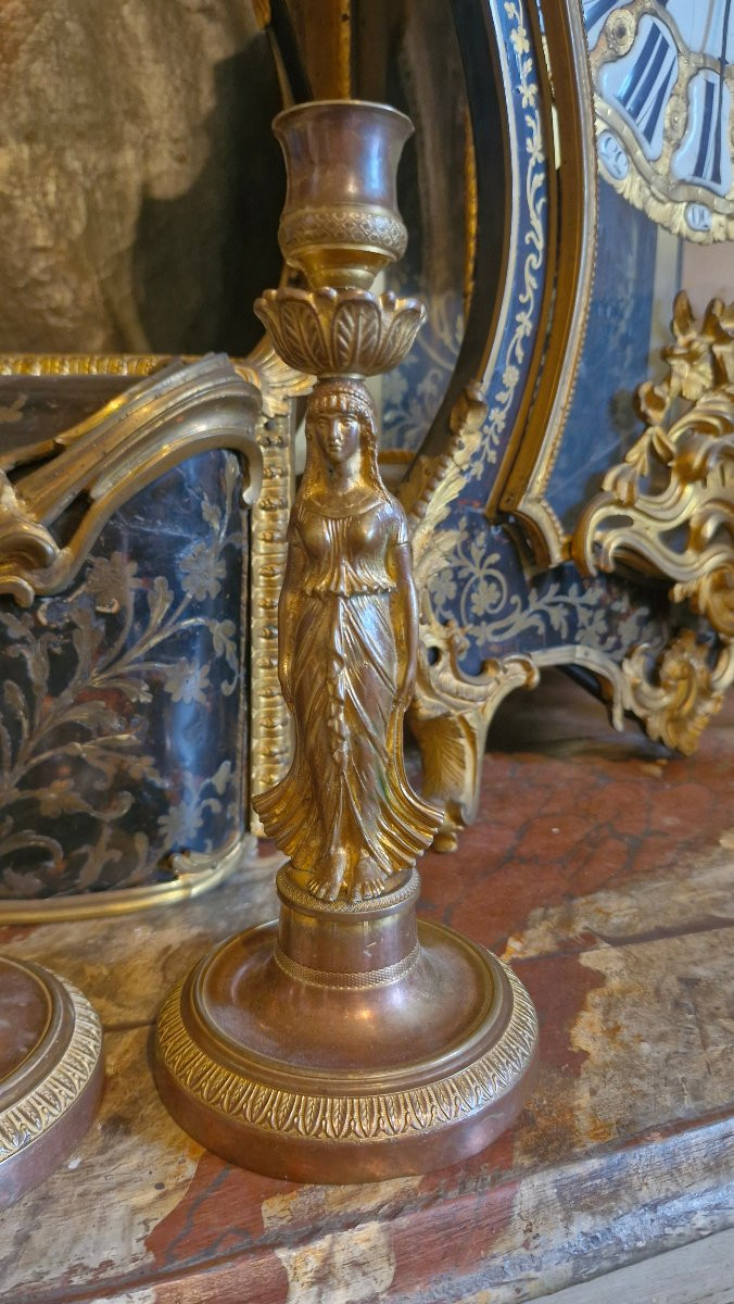 Paire de bougeoirs en bronze, cariatide -photo-3