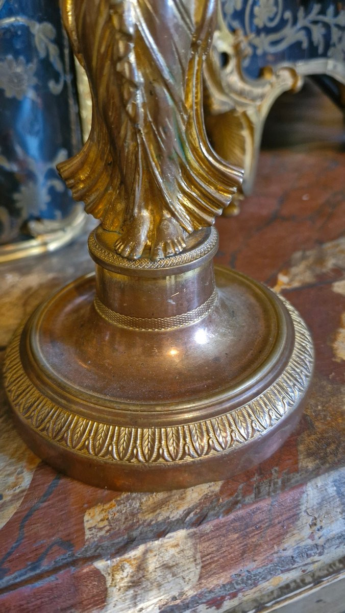 Paire de bougeoirs en bronze, cariatide -photo-4