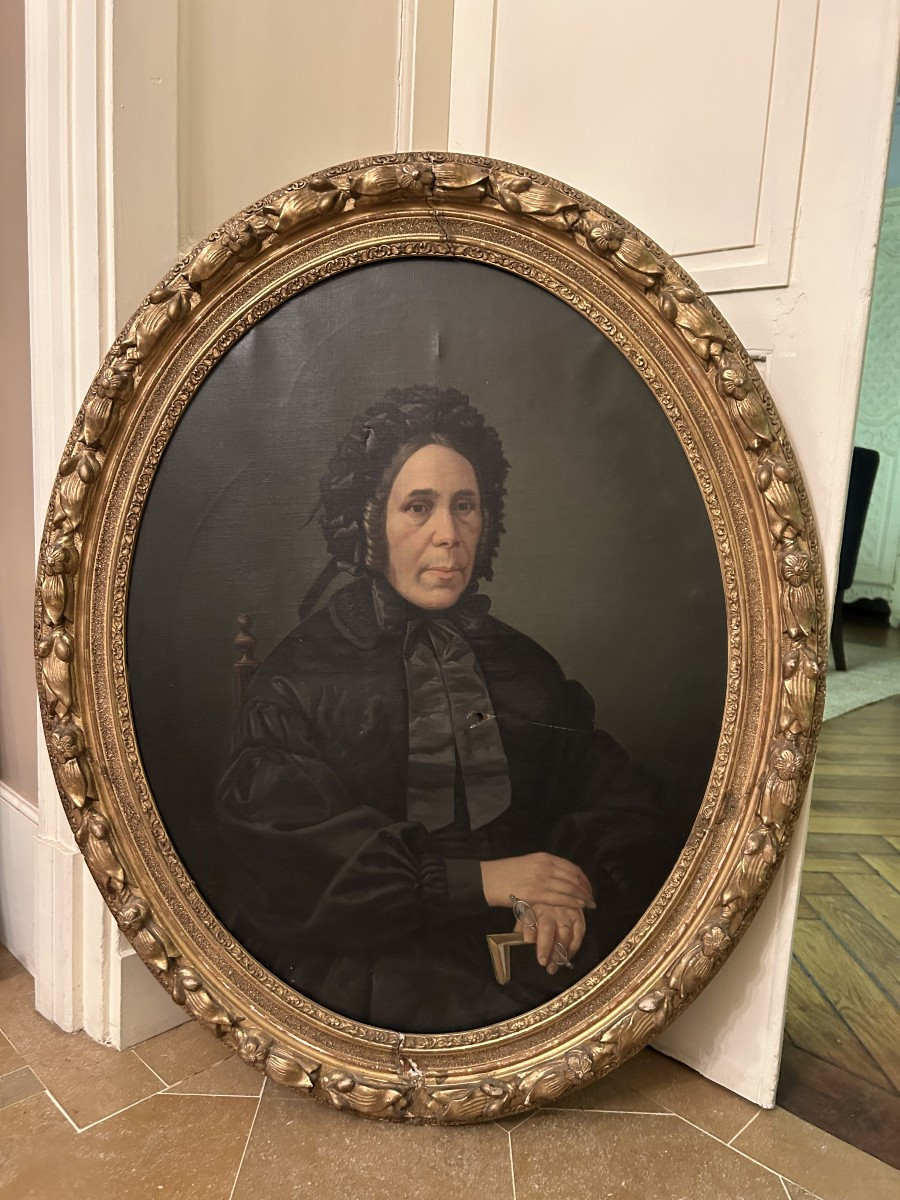 Portrait de dame XIXème s dans son cadre en bois doré 