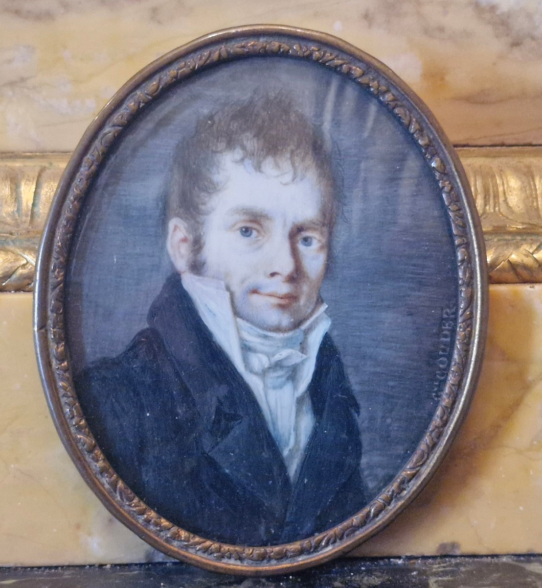 Miniature ovale Figurant Un homme signée Goûter XIX Ème S 