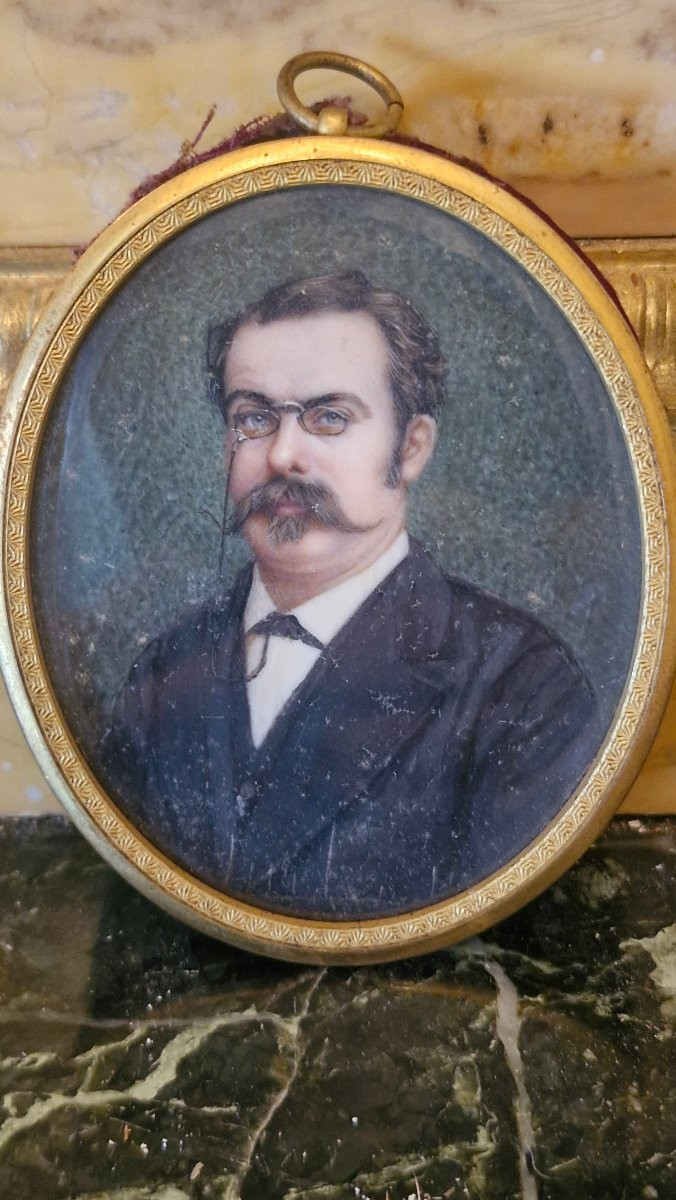Oval Miniature Of A Man Wearing Eyeglasses-photo-2