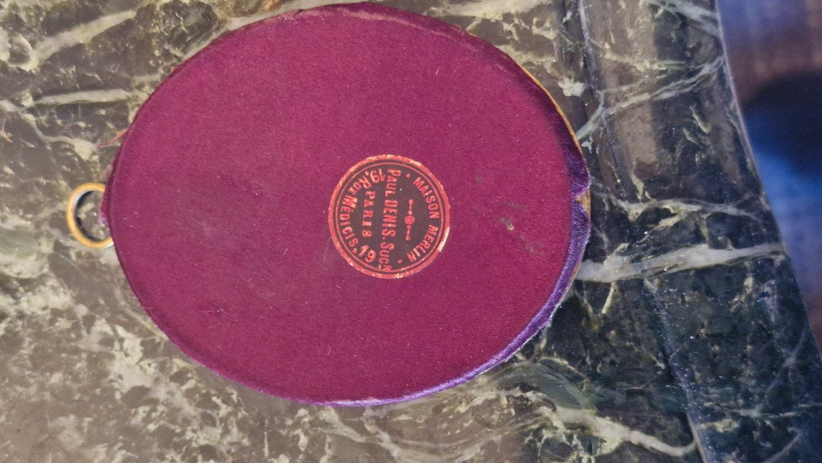 Oval Miniature Of A Man Wearing Eyeglasses-photo-1