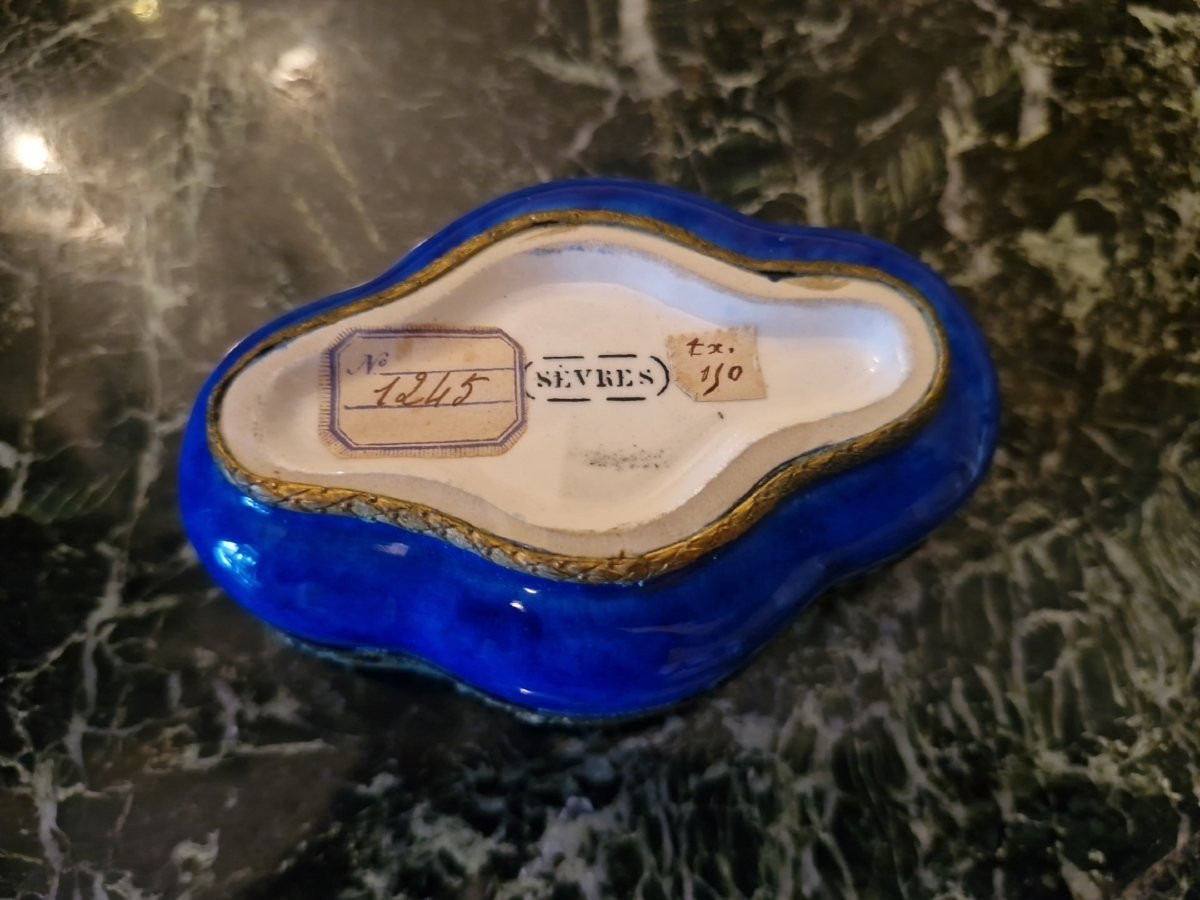 Boite à bijoux en porcelaine de Sèvres -photo-3