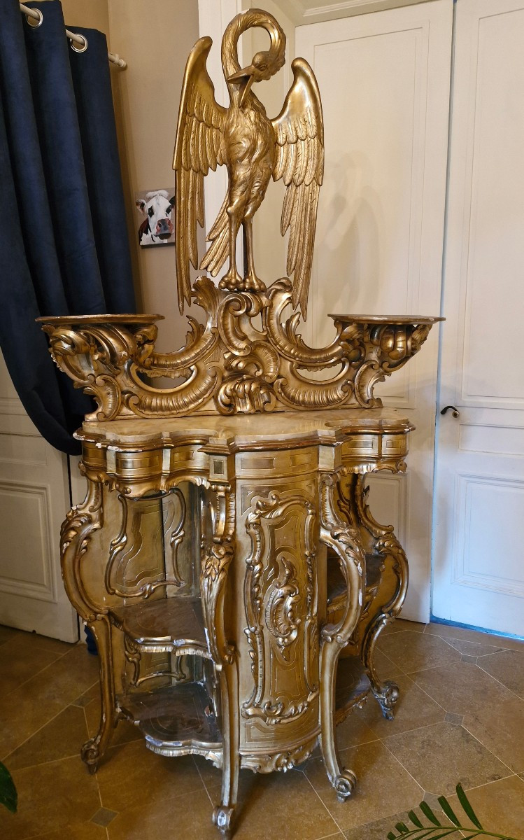 Console en bois doré à décor d'aigle