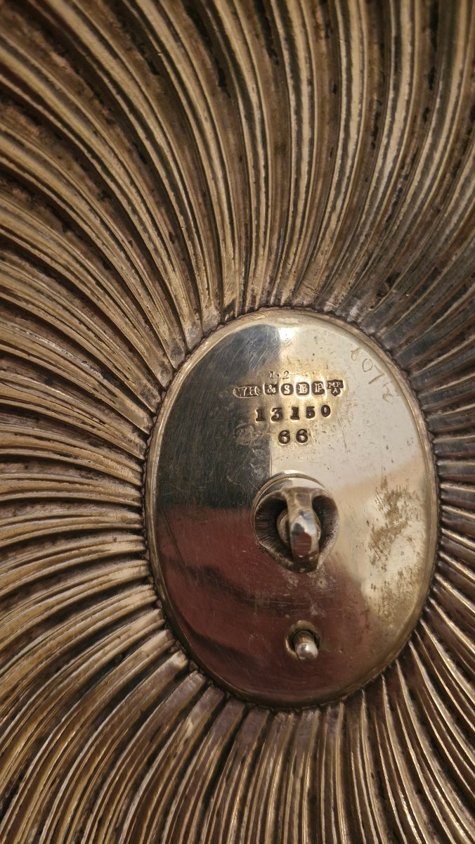 Cloche de service en métal argenté -photo-1