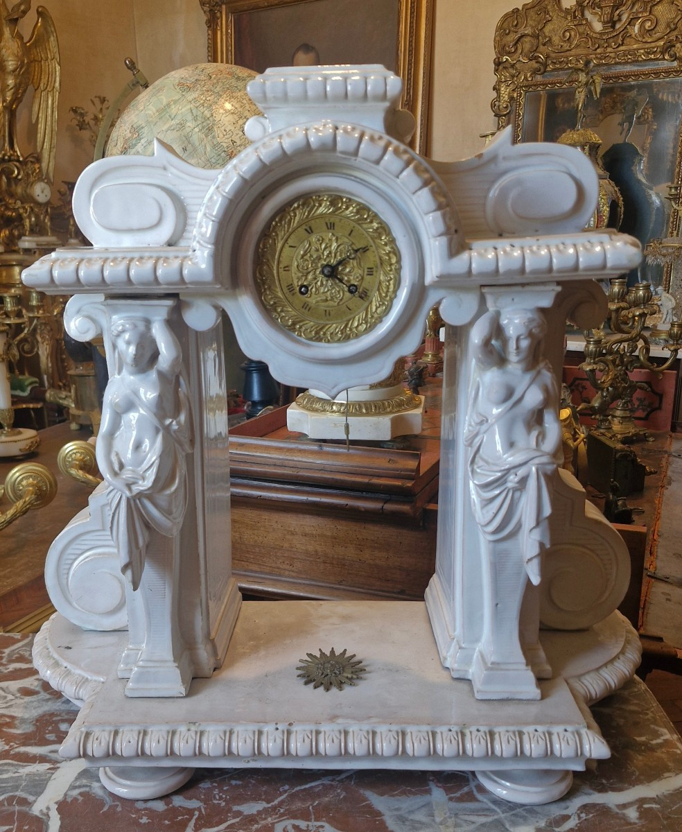 Horloge en faience blanche Empire