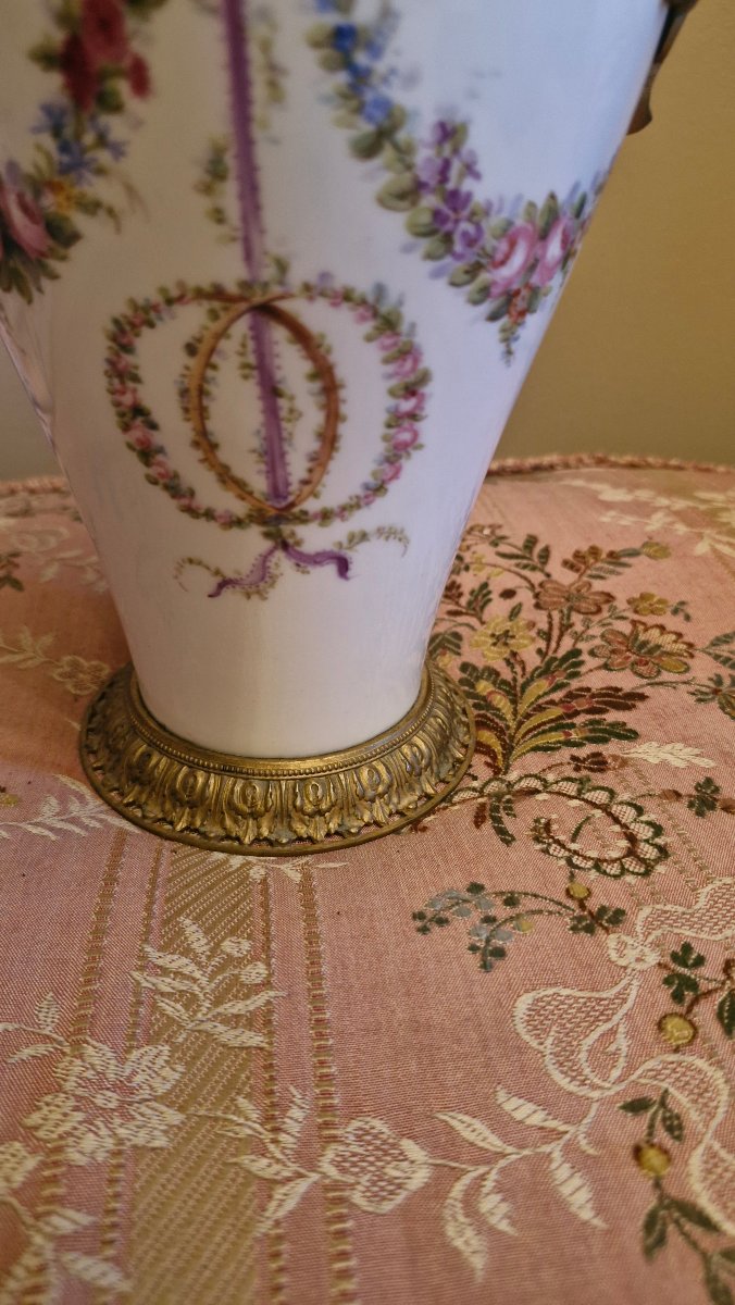 Vase en porcelaine, Monture En Bronze NAPOLÉON III -photo-1