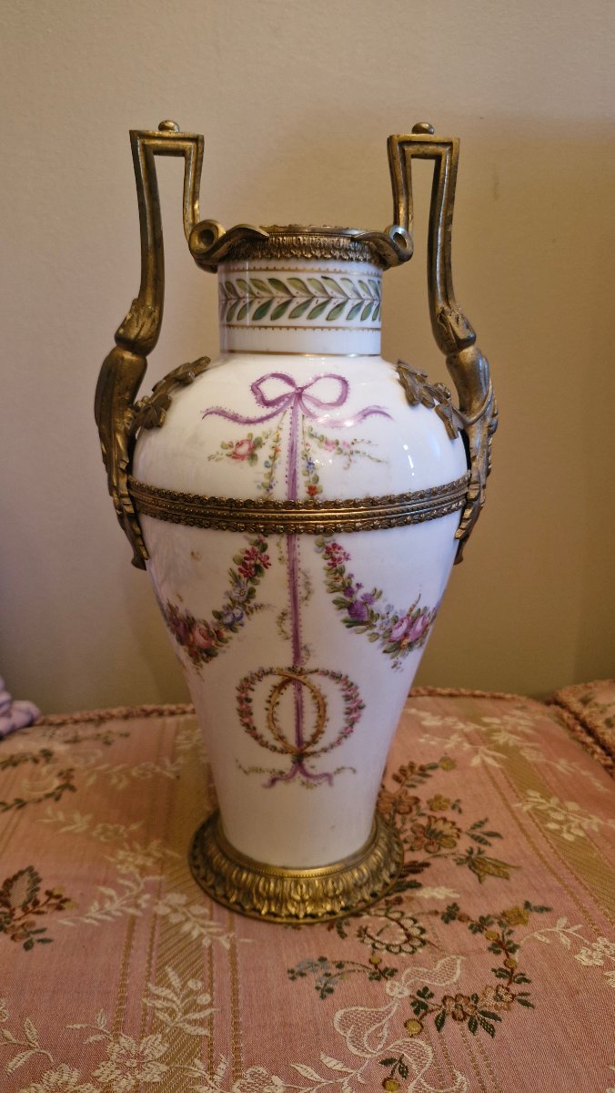 Vase en porcelaine, Monture En Bronze NAPOLÉON III 