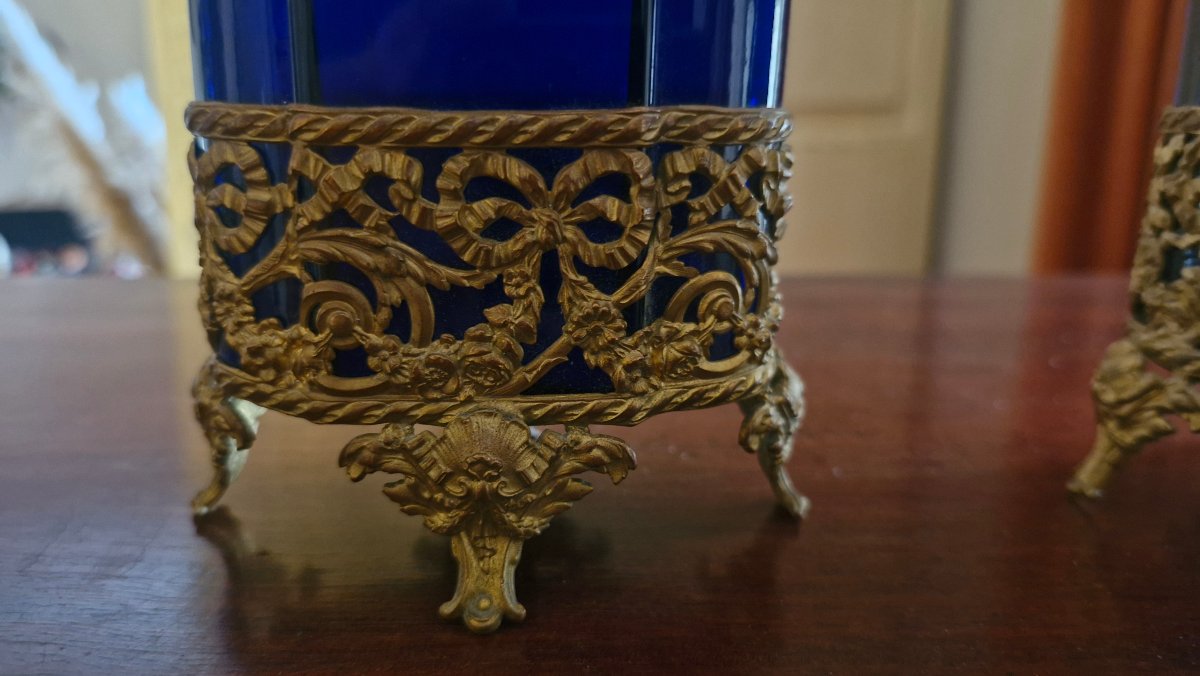 Paire de vase en verre bleu, Monture doré -photo-2