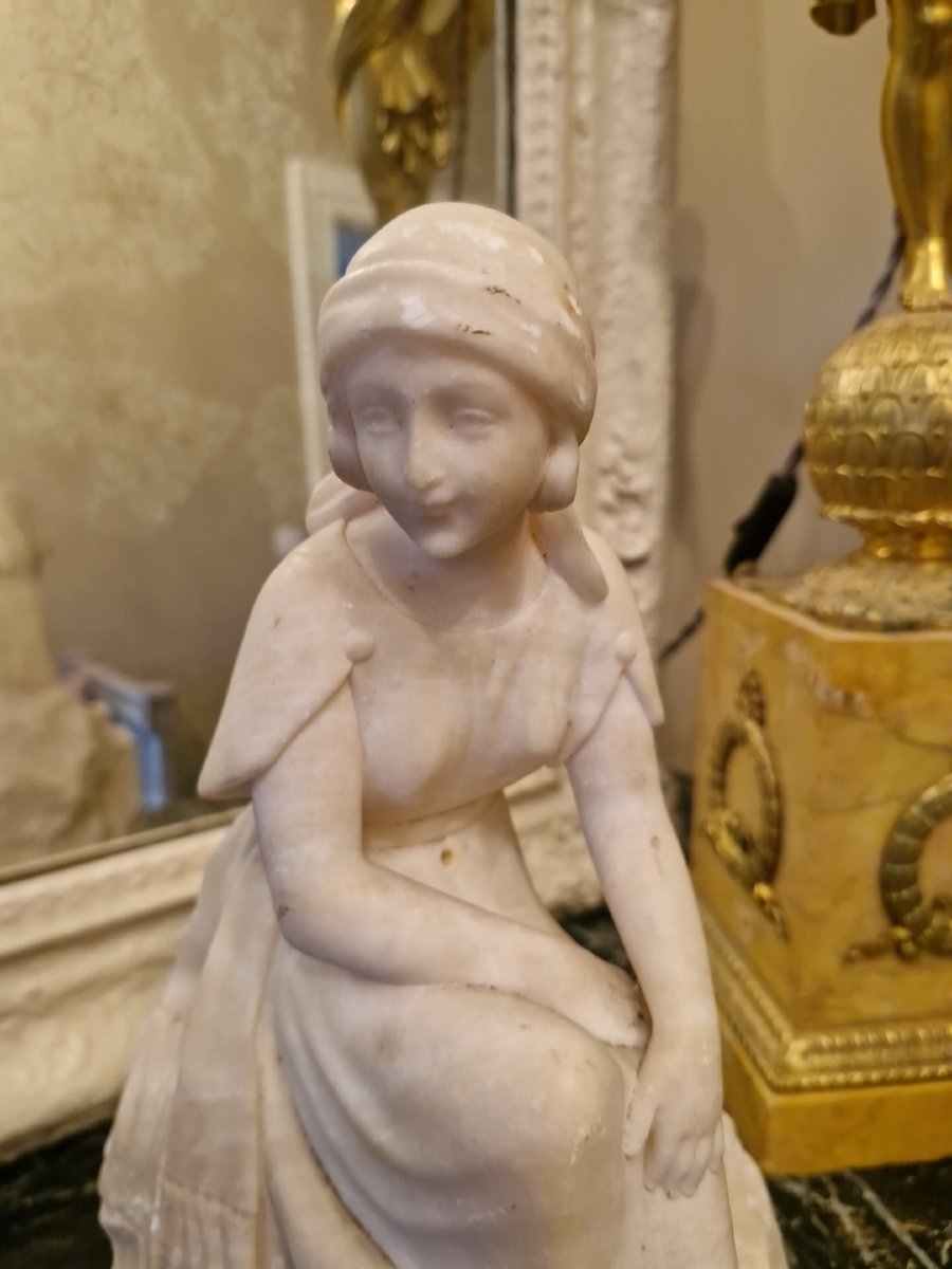 Sculpture en albatre représentant une jeune fille-photo-3