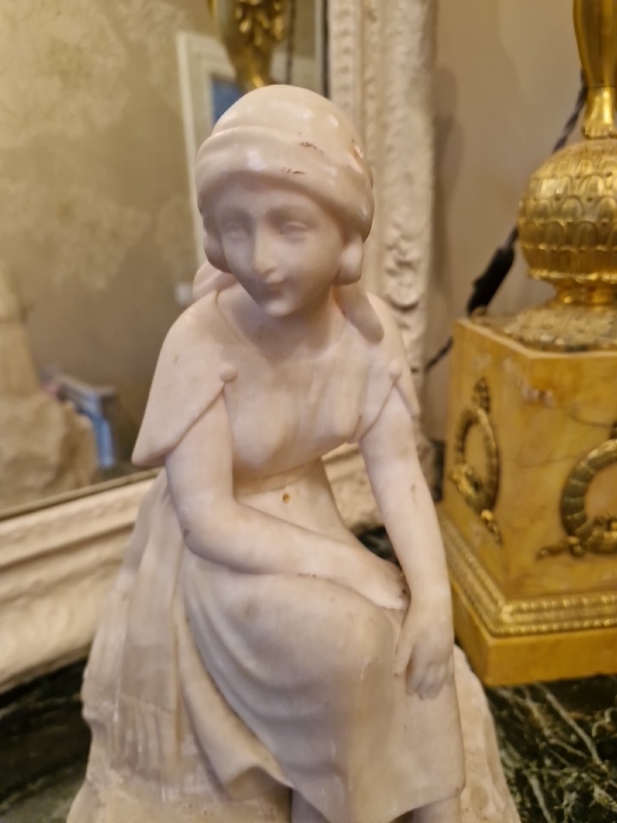 Sculpture en albatre représentant une jeune fille-photo-4