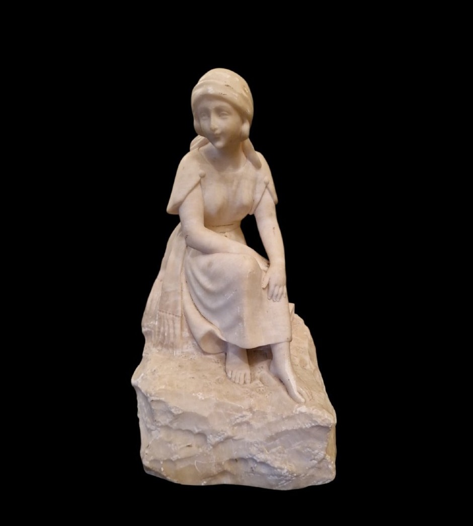 Sculpture en albatre représentant une jeune fille