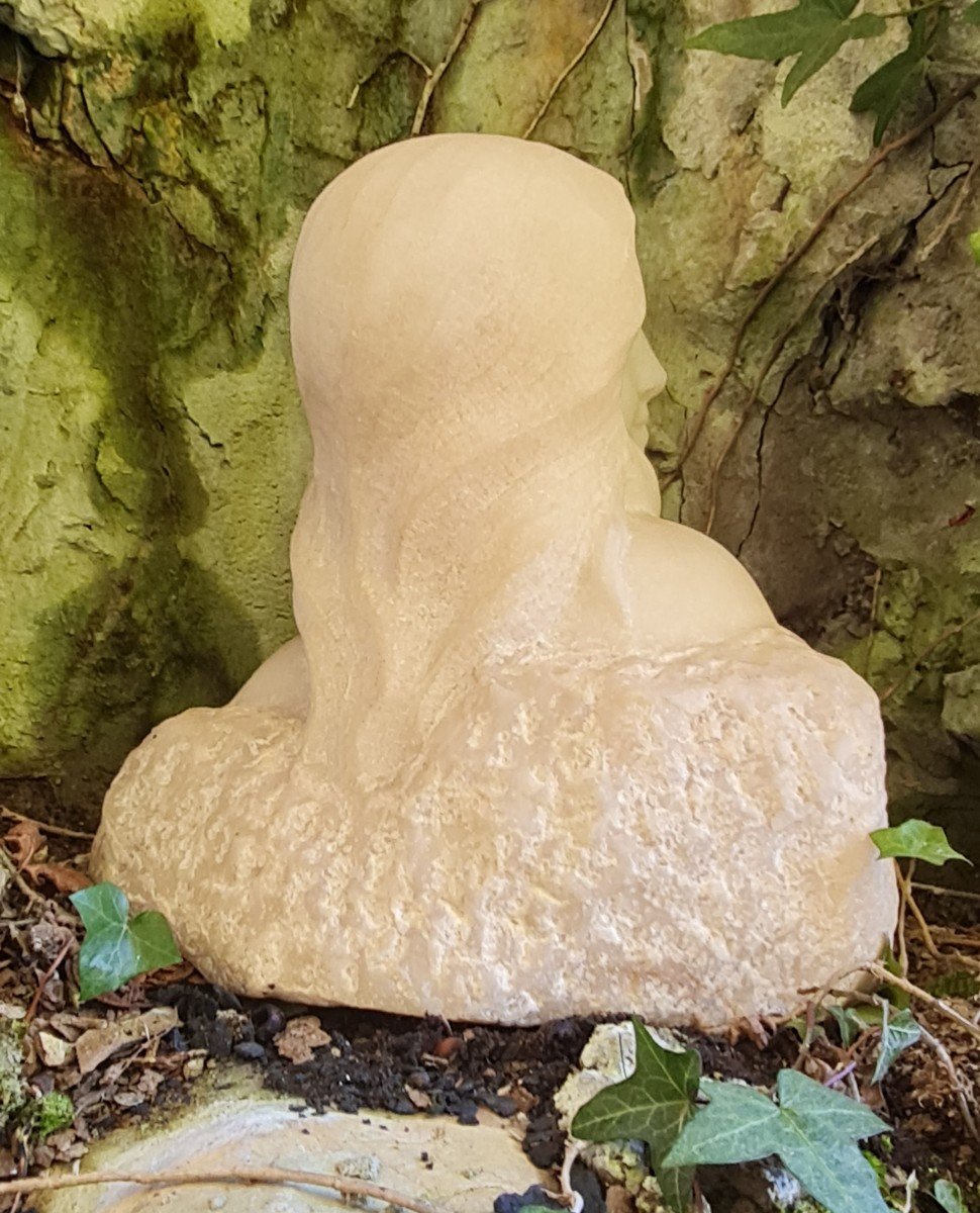 Sculpture En Marbre Figurant Une Femme, Signée -photo-2