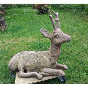 Cerf en ciment, décoration de jardin