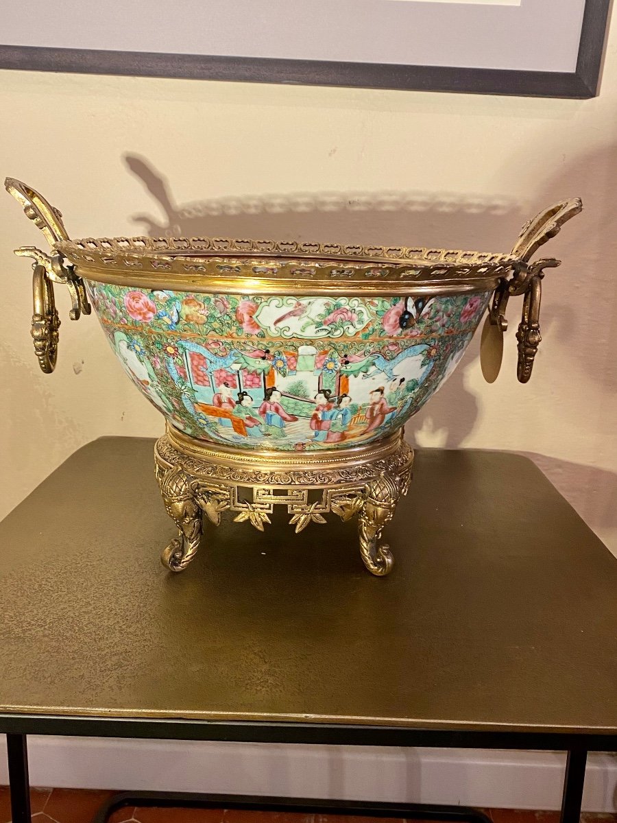 Coupe En Porcelaine De Canton. Monture Bronze Doré. 