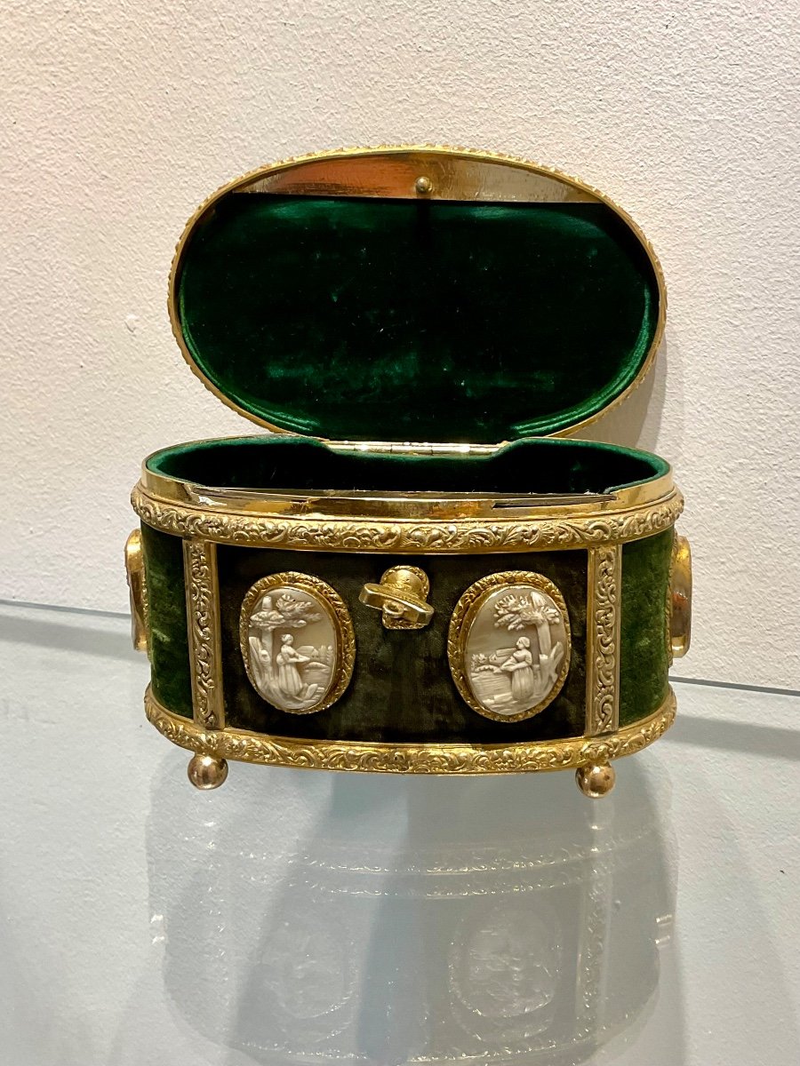 Bronze Jewelry Box Decorated With 7 Shell Cameos.-photo-8